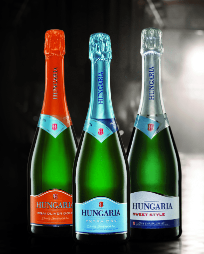 Photo de 3 bouteilles de vins effervescents Hungaria