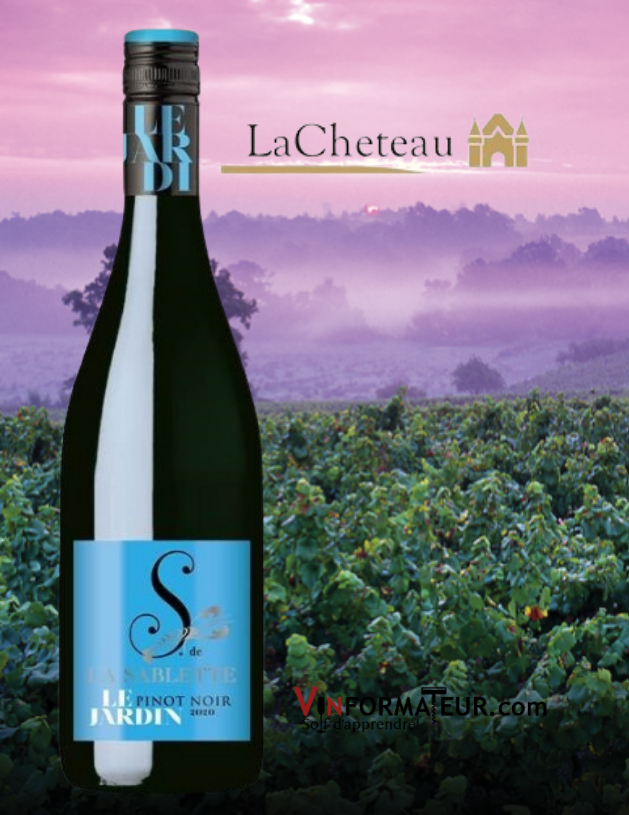 Bouteille de S. de La Sablette, Le Jardin, Pinot Noir, Vin de France, Lacheteau, 2020 avec vignoble en arrière-plan