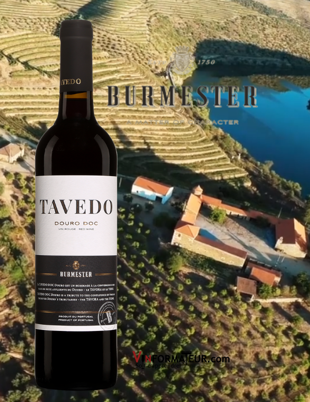 Bouteille de Tavedo, Portugal, Douro DOC, Burmester, Sogevinus, 2019 avec vignoble en arrière-plan