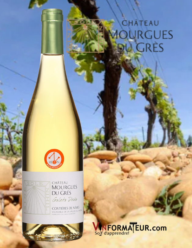 Bouteille de Château Mourgues du Grès, Les Galets Dorés, Vallée du Rhône, Costière de Nîmes, François Collard, vin blanc bio, 2019 avec vignobles en arrière-plan