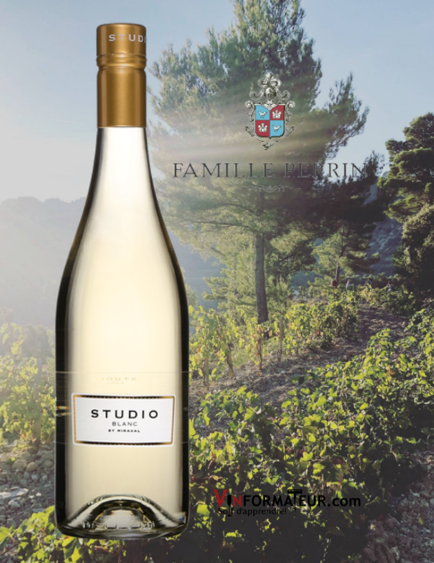 Bouteille de Château de Miraval, Studio Blanc, France, Sud-Est, IGP Méditerranée, Famille Perrin, 2020 avec vignobles en arrière-plan