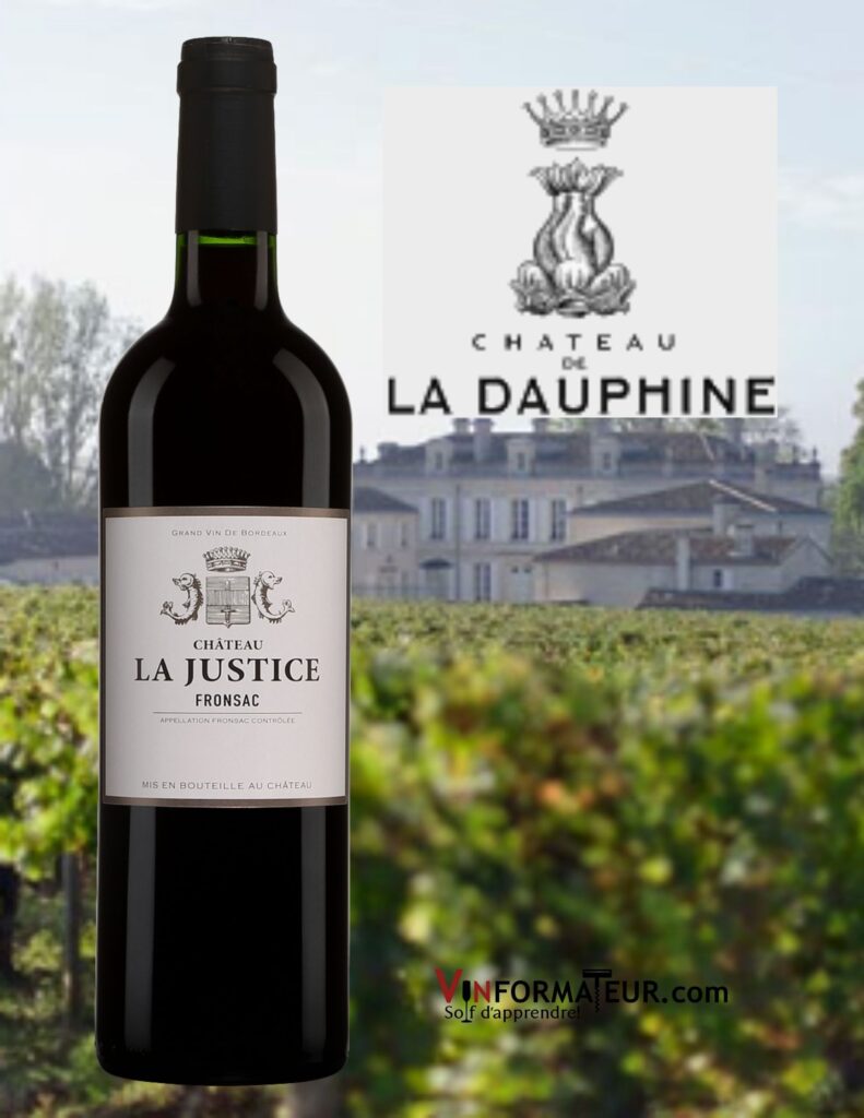 Bouteille de Château de la Dauphine, Château la Justice, Fronsac, vin rouge bio, 2016 avec le château en arrière-plan.