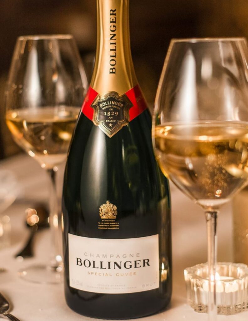 BOuteille de Bollinger, Spécial Cuvée, Brut, 750ml, NM, 85,25$, cépages : Pinot Noir 60%, Chardonnay 25%, Pinot Meunier 15%, plus de 85% de Grands et Premiers crus, dosage 7 à 8 grammes/l