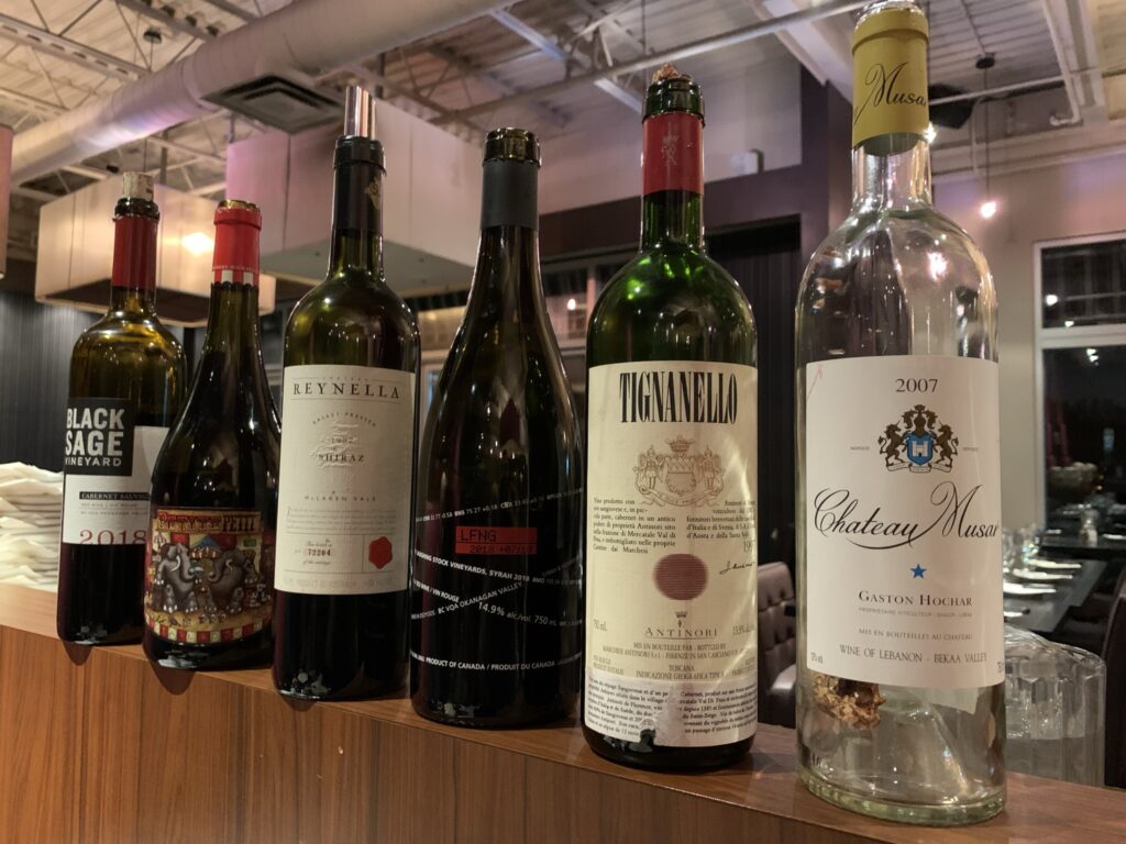 Bouteilles de Château Musar blanc 2007, Tignanello 1997, The Laughing Stock Syrah, Château Reynella 1997, Petite Petit Michael David, Black Sage Cabernet-Sauvignon 2018