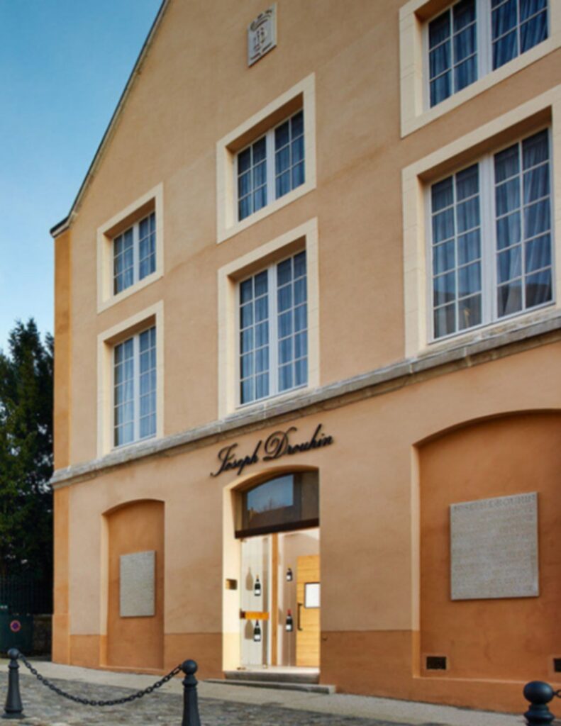 Entrée de l'oenothèque et de la boutique