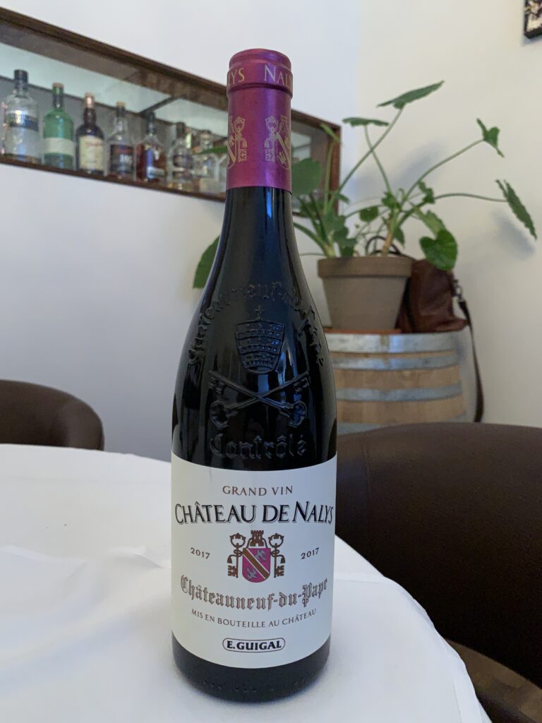 Bouteille de E. Guigal, Château de Nalys, Châteauneuf-du-Pape AOC, 2017