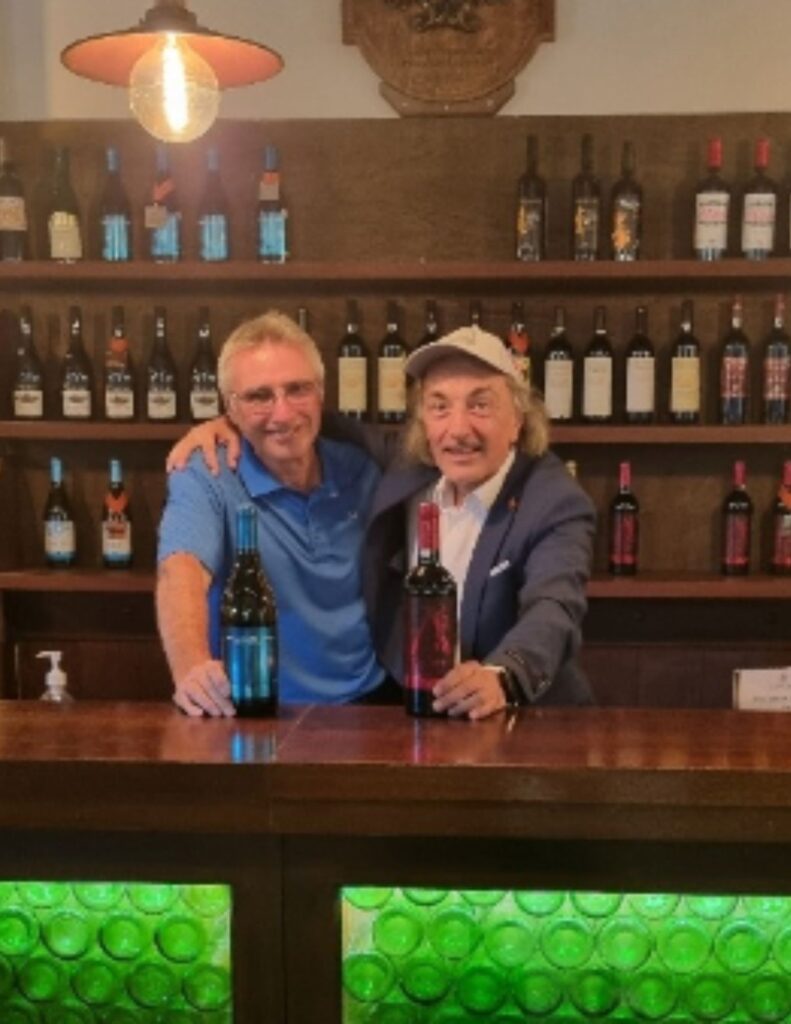 Claude Lalonde (Vinformateur) et M. Christos D. Katsanos du Domaine