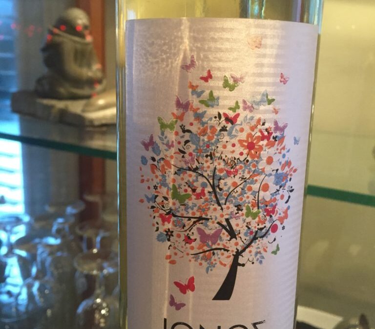 Un beau vin blanc de tous les jours charmeur et à petit prix. Le Ionos, Cavino de Grèce.